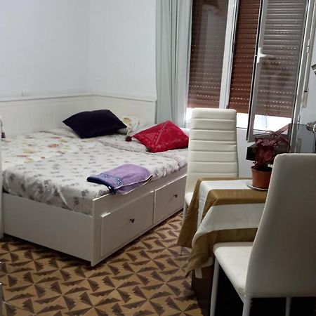 Las Golondrinas Habitacion En Piso Centrico Para Una O Dos Personas Zaragoza Buitenkant foto