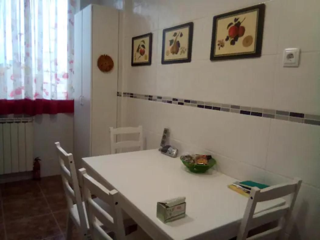 Las Golondrinas Habitacion En Piso Centrico Para Una O Dos Personas Zaragoza Buitenkant foto